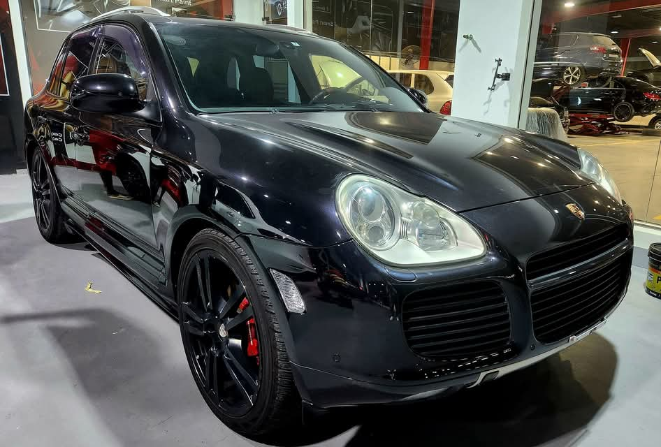 Porsche Cayenne Turbo 2011 – Black, Full Option, 108,500 KM