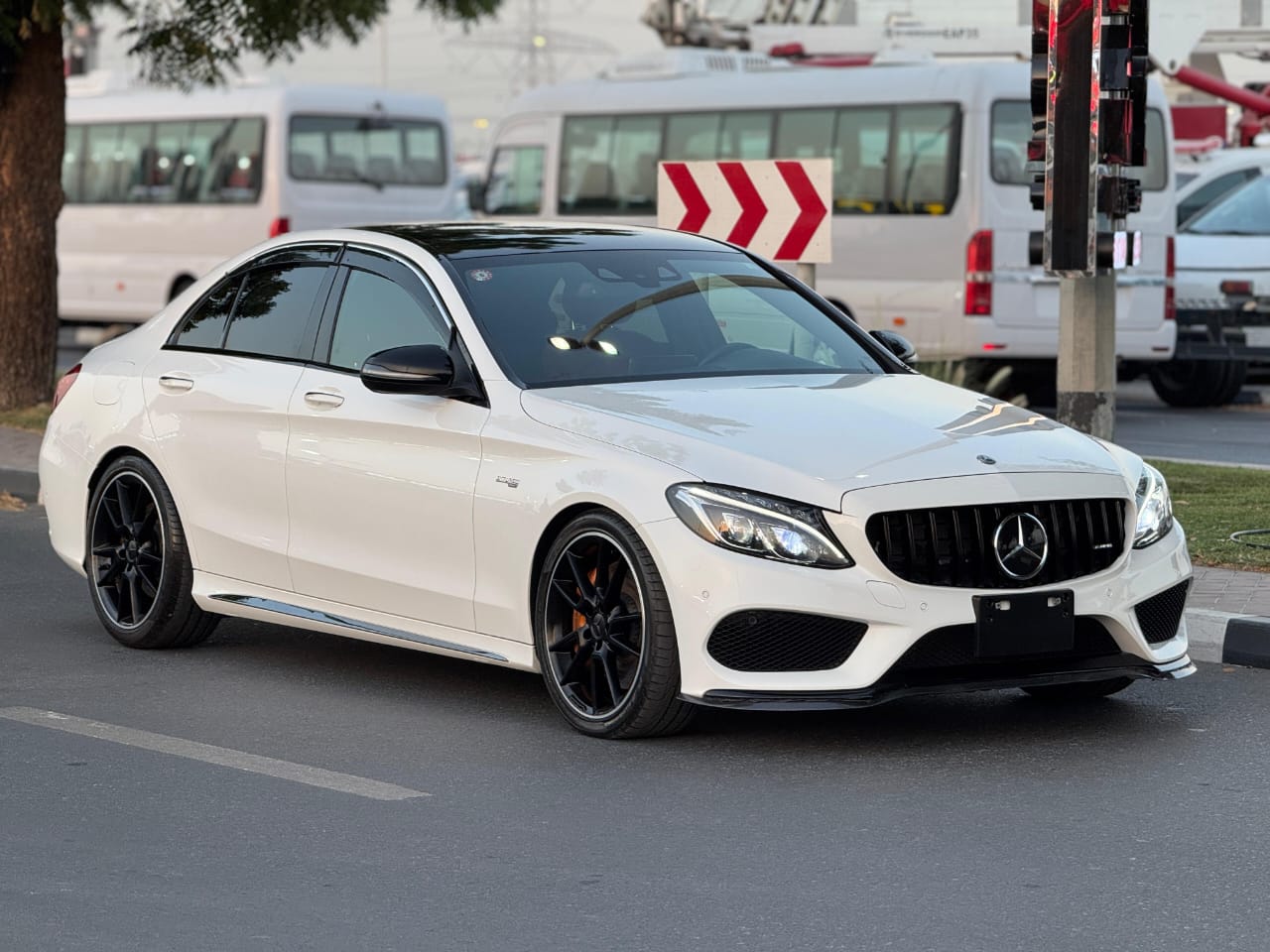 Dubai car showroom-Mercedes